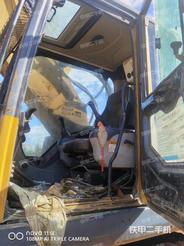 駕駛室整體（整機外觀）