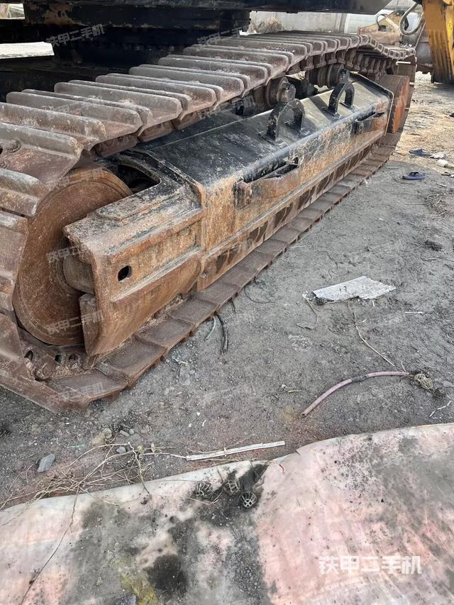 單側(cè)履帶整體（整機(jī)外觀）