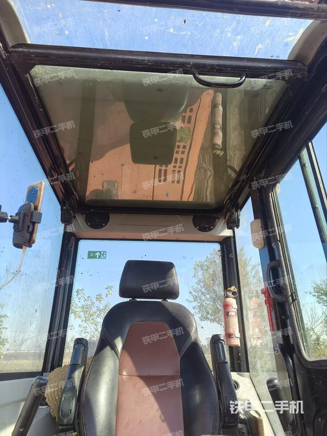 駕駛室頂部（整機(jī)外觀）