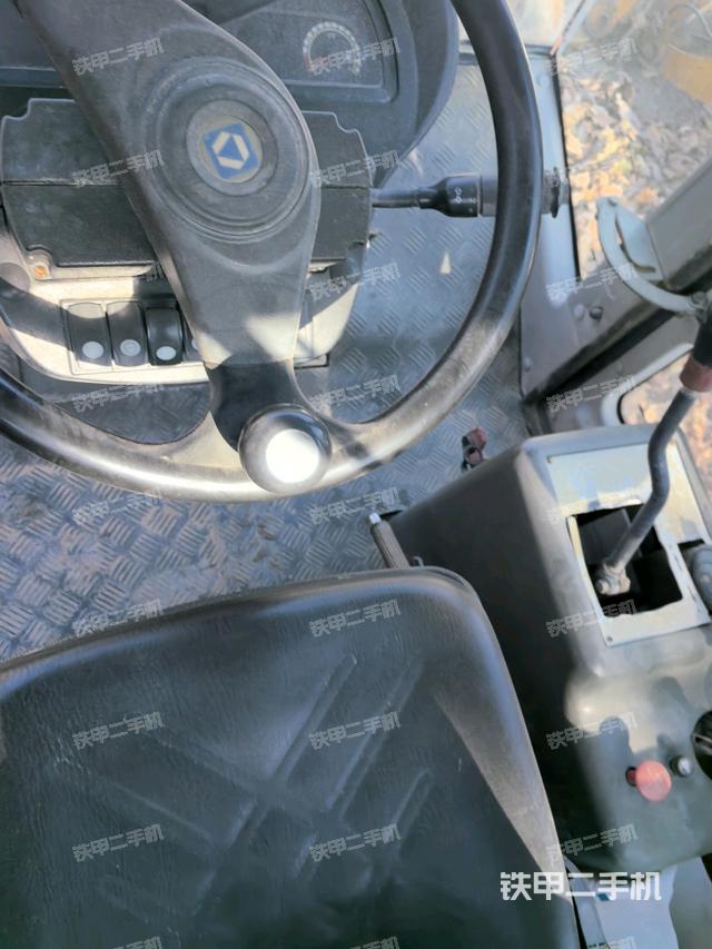 后玻璃角標(biāo)（壓路機(jī)駕駛室）