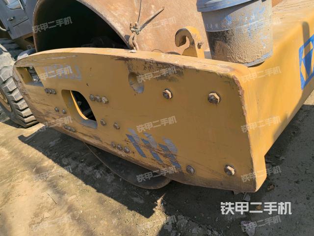 前車架正右側(cè)（壓路機前后車架）