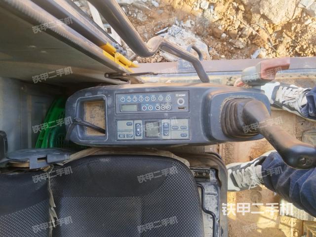 后窗玻璃角標（駕駛室部分）