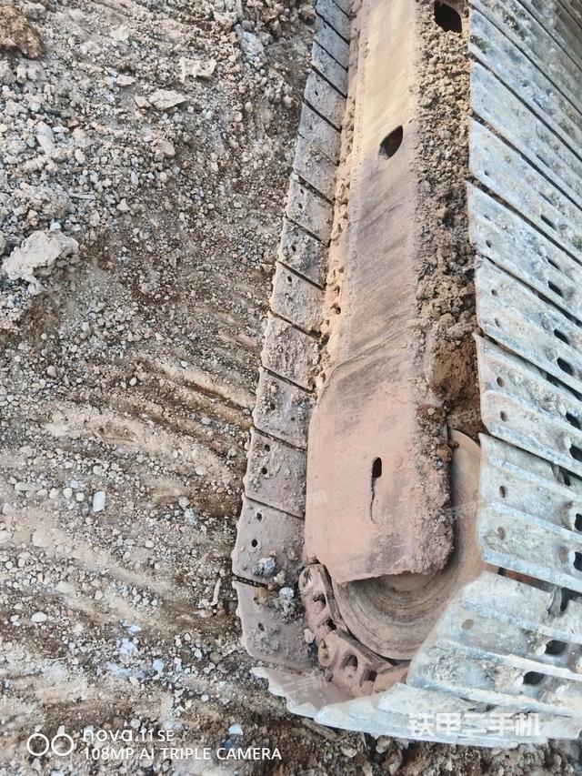 左驅(qū)動輪（行走機構(gòu)）