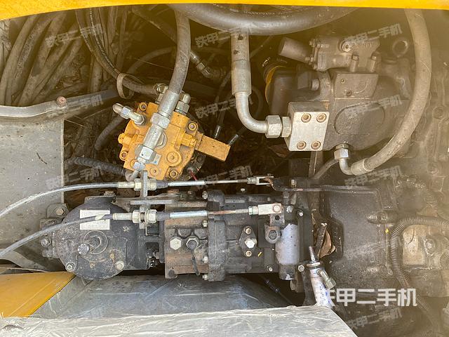 液壓泵艙室正面整體（整機(jī)外觀）