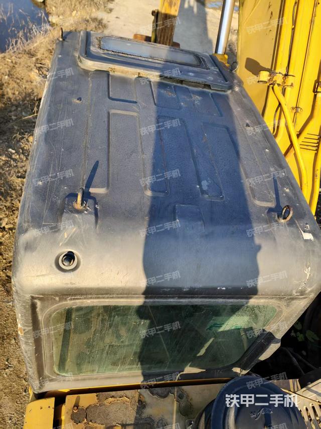 駕駛室頂部（整機外觀）