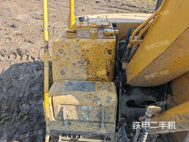 大臂根部?斜（工作和回轉(zhuǎn)裝置）