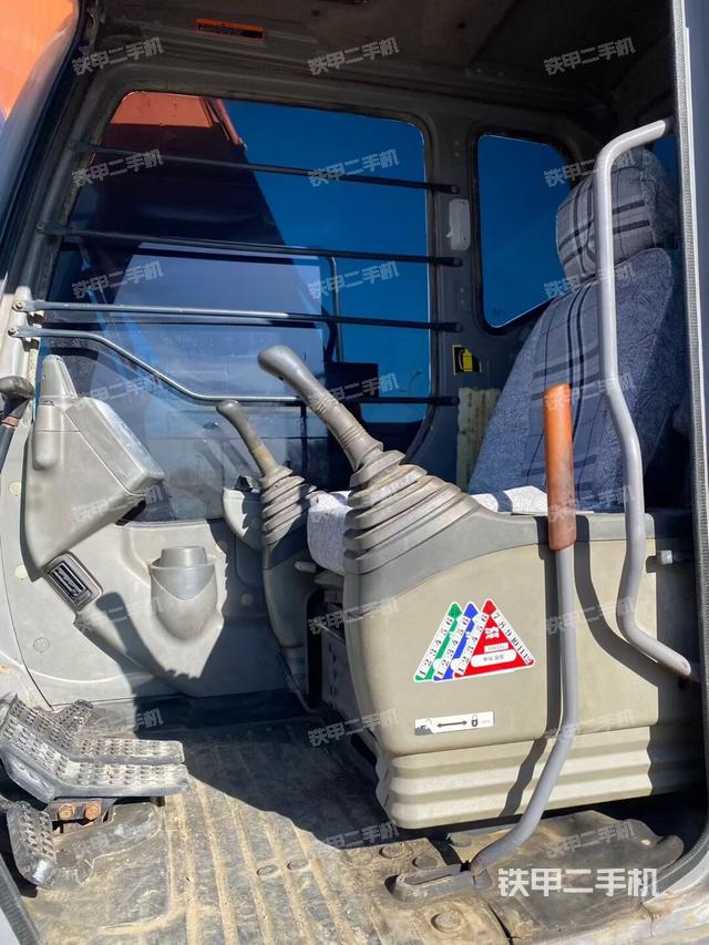 駕駛室整體（整機外觀）