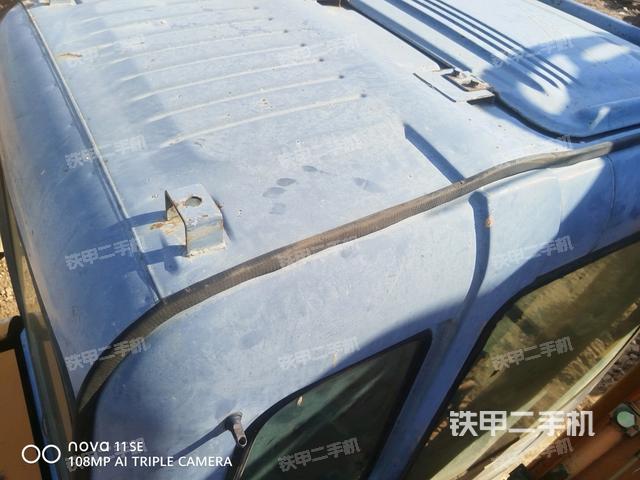 駕駛室頂部（整機外觀）