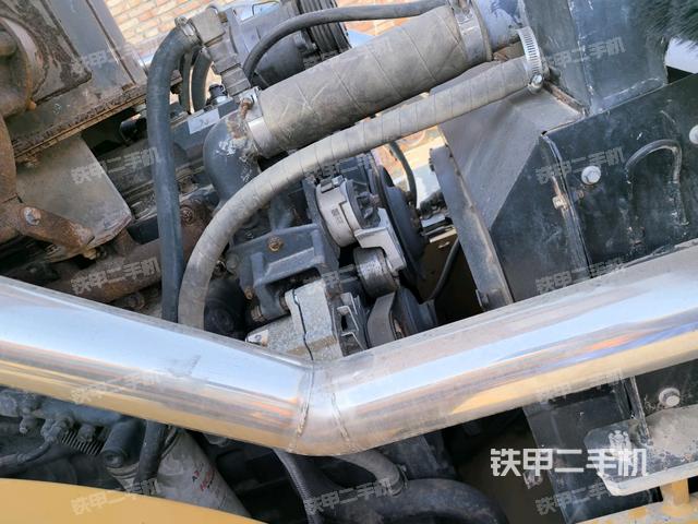 散熱器全景（壓路機發(fā)動機艙）