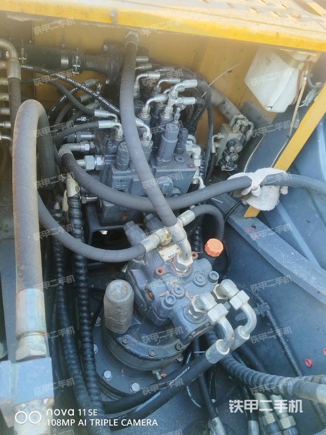 回轉(zhuǎn)馬達和主控閥（整機外觀）