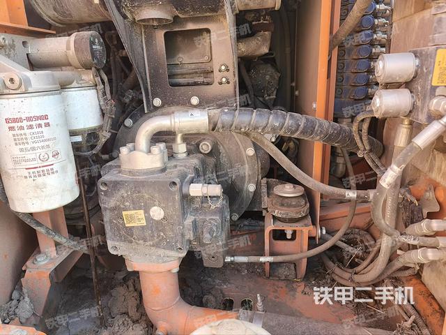 液壓泵艙室正面整體（整機(jī)外觀）