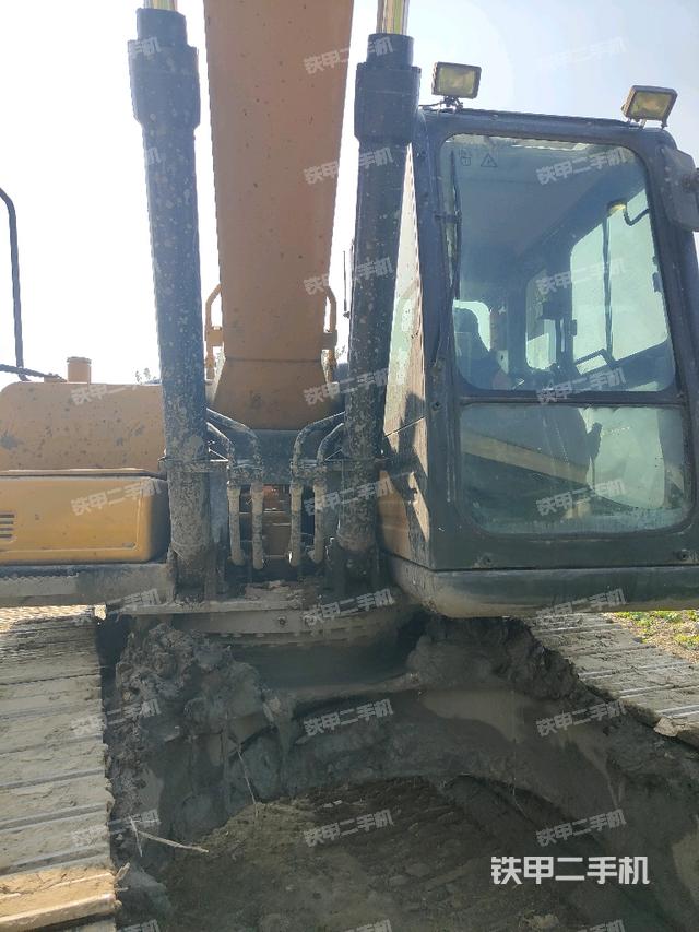 大臂油缸整體?豎拍（工作和回轉(zhuǎn)裝置）