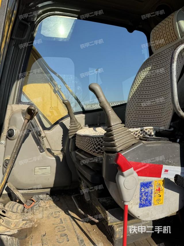 駕駛室整體（整機(jī)外觀）