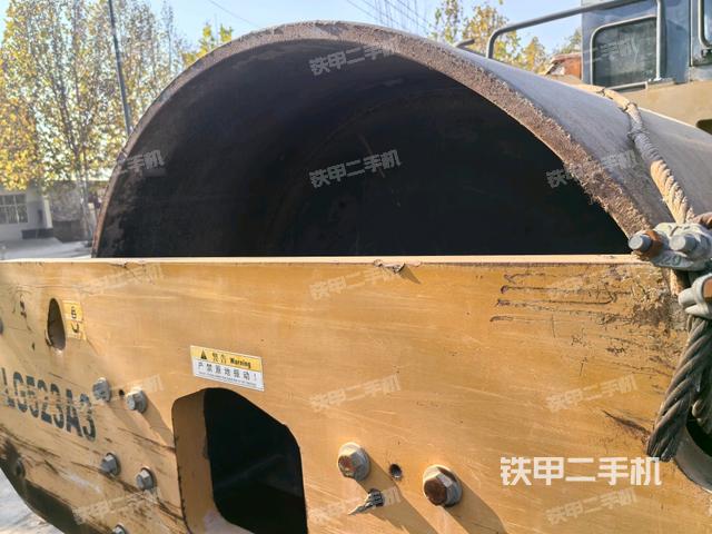 前輪右側(cè)減震塊連接及部件（壓路機(jī)前后車(chē)架）