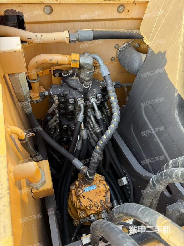 回轉馬達和主控閥（整機外觀）