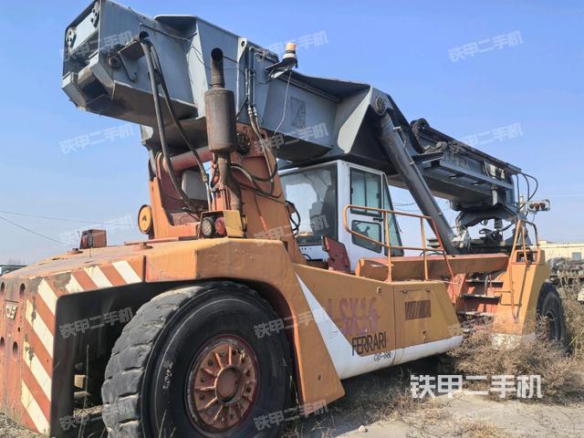 右前45度（汽车起重机外观）