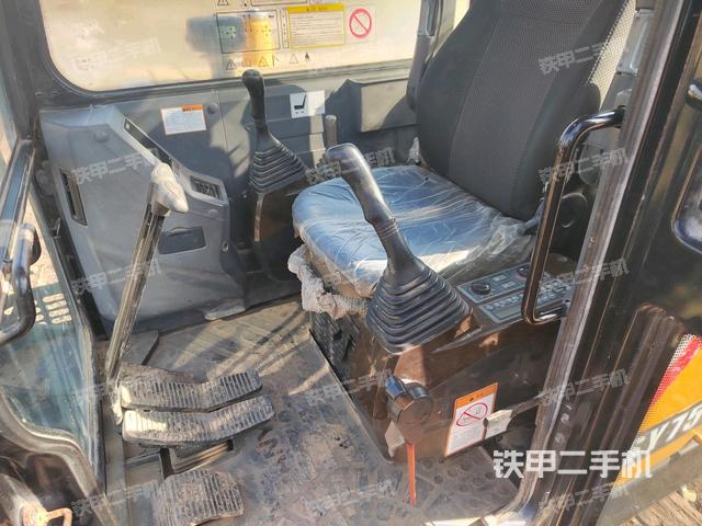 駕駛室整體（整機外觀）