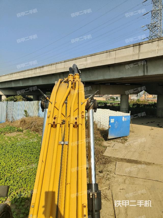 大臂背部俯視（工作和回轉(zhuǎn)裝置）