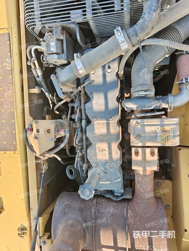 發(fā)動(dòng)機(jī)室（上車(chē)部件）