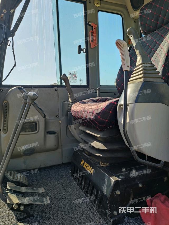 駕駛室頂部（整機(jī)外觀）