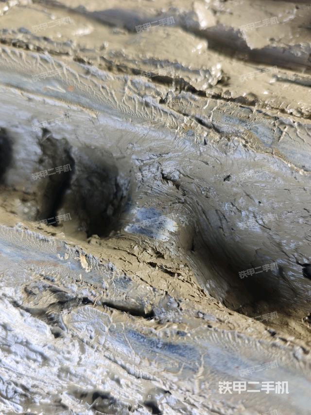 左驅(qū)動(dòng)輪（行走機(jī)構(gòu)）