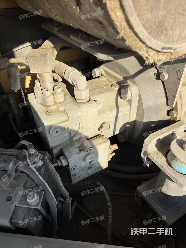 液壓泵艙室正面整體（整機(jī)外觀）