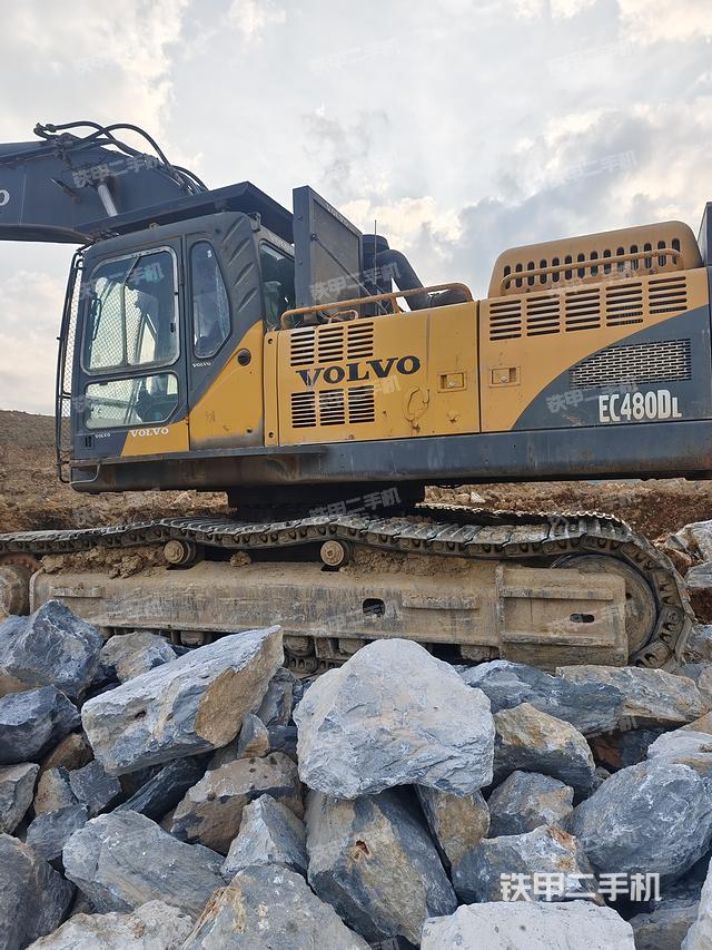 駕駛室頂部（整機外觀）