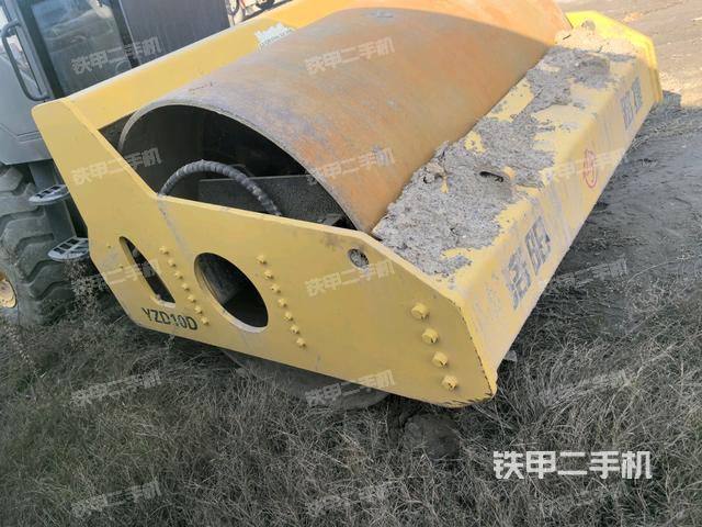 前車架正右側(cè)（壓路機(jī)前后車架）