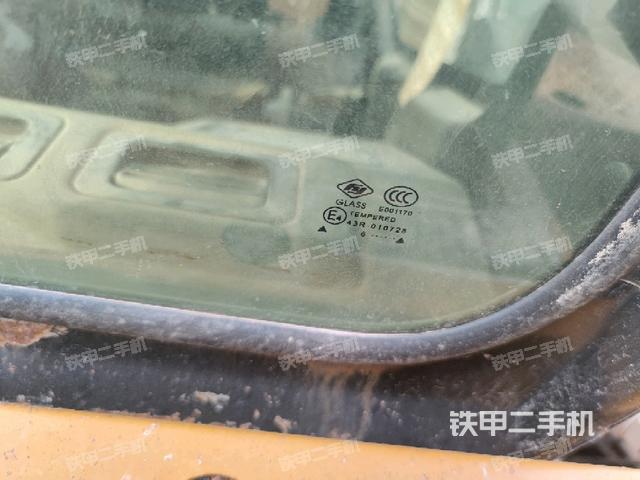 后窗玻璃角標（駕駛室部分）