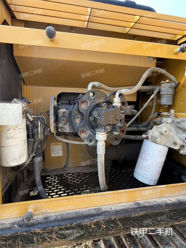 液壓泵艙室正面整體（整機(jī)外觀）