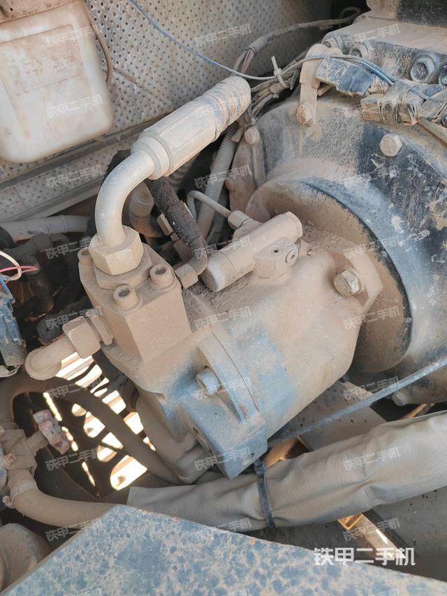 液壓泵艙室正面整體（整機(jī)外觀）