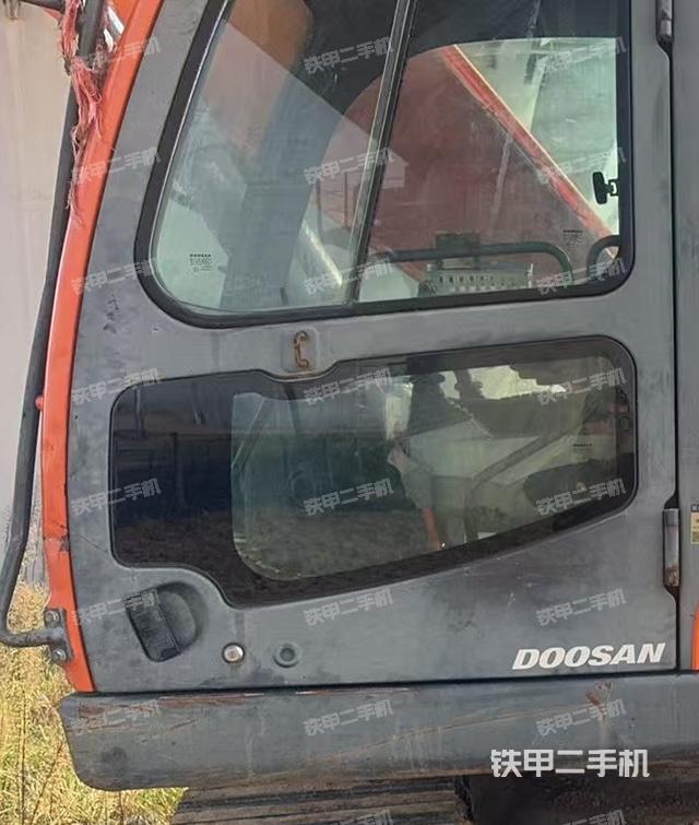 駕駛室整體（整機(jī)外觀）