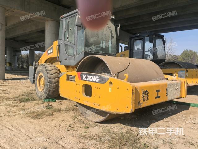 右前45°（壓路機(jī)整機(jī)外觀）