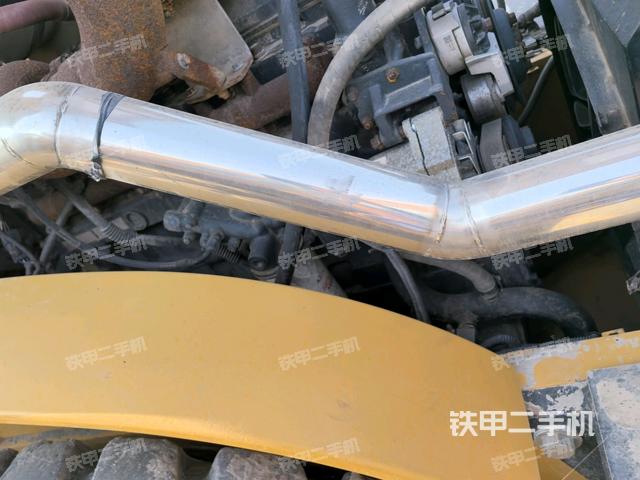 分動箱或變速箱（壓路機發(fā)動機艙）