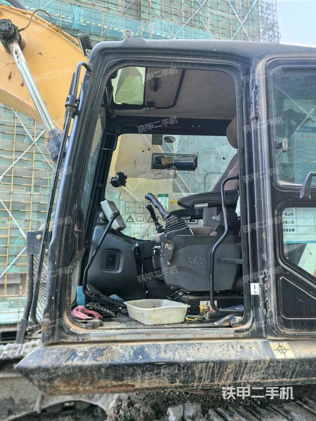 驾驶室整体（整机外观）