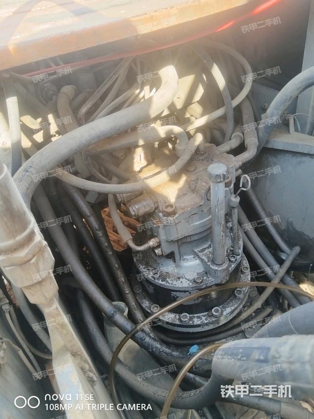 回轉(zhuǎn)馬達和主控閥（整機外觀）