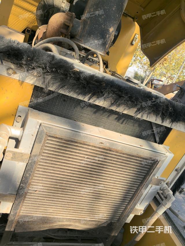 風(fēng)扇及皮帶（壓路機(jī)發(fā)動機(jī)艙）