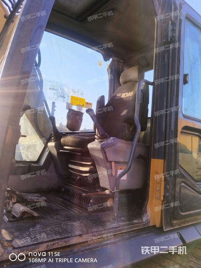 駕駛室整體（整機外觀）