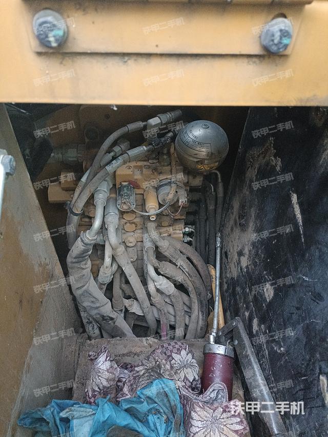 液壓泵艙室正面整體（整機(jī)外觀）