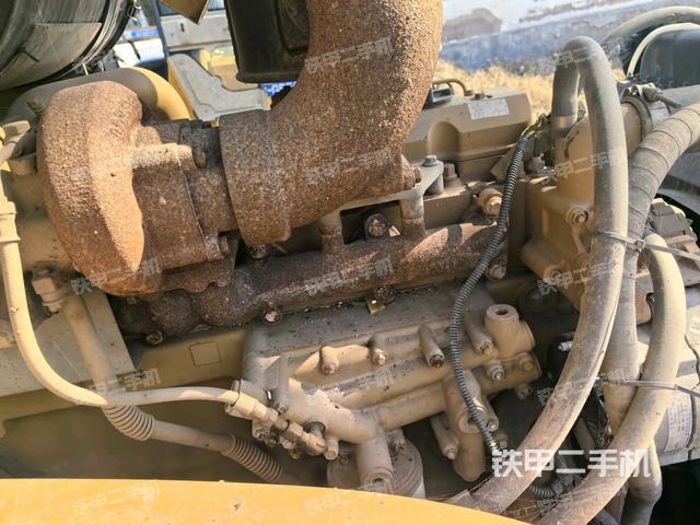 散熱器全景（壓路機(jī)發(fā)動機(jī)艙）