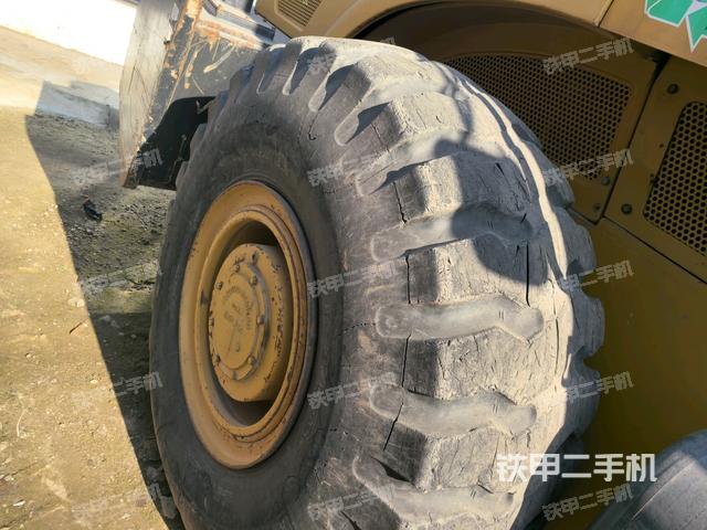 后輪右側(cè)全景（壓路機前后車架）