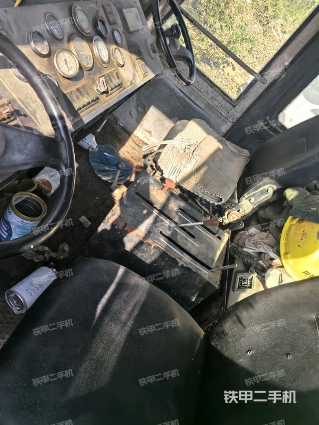 駕駛室正側(cè)（駕駛室/操作室）