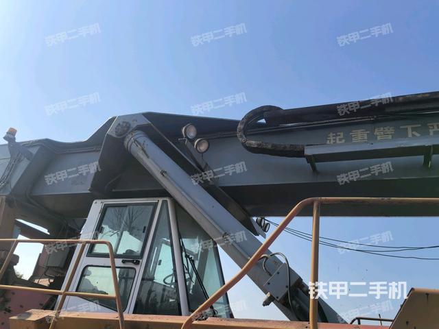 驾驶室正侧（起重机驾驶室正侧及内部，操作室及内部）