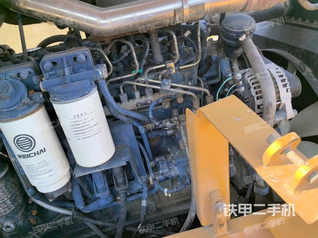 散熱器全景（壓路機(jī)發(fā)動(dòng)機(jī)艙）