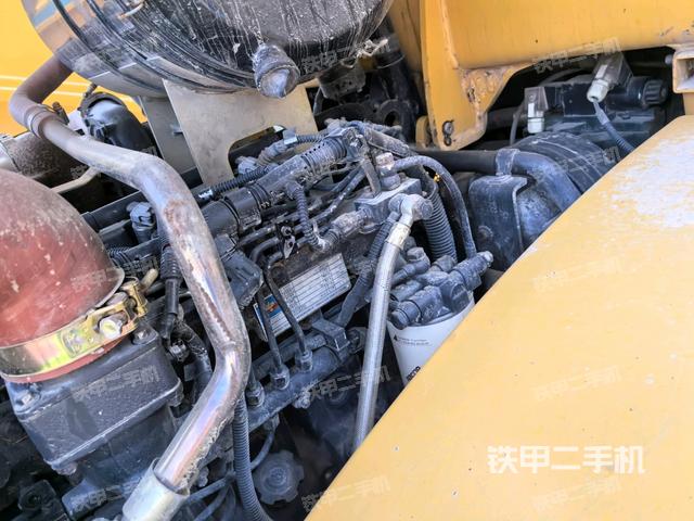 發(fā)動機艙全景（壓路機發(fā)動機艙）