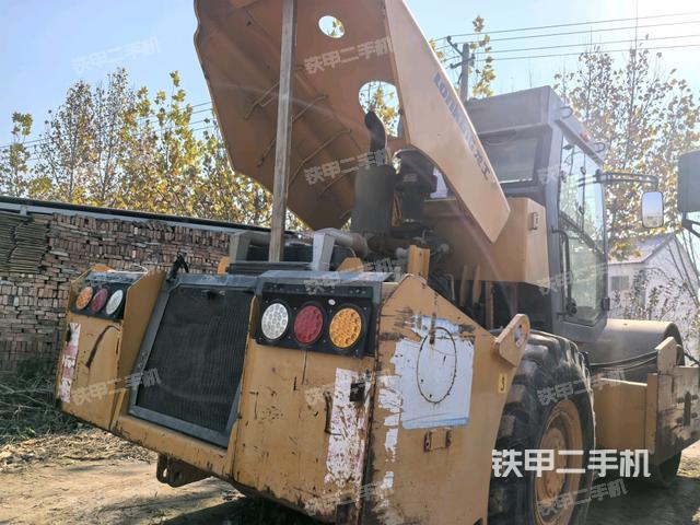 右后45°（壓路機(jī)整機(jī)外觀）