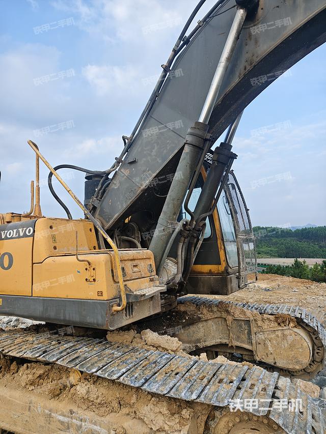 駕駛室整體（整機外觀）