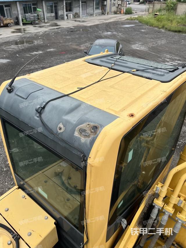 駕駛室頂部（整機外觀）