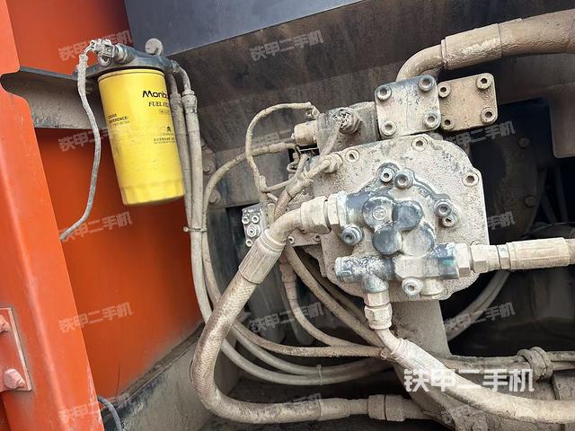 液壓泵艙室正面整體（整機(jī)外觀）