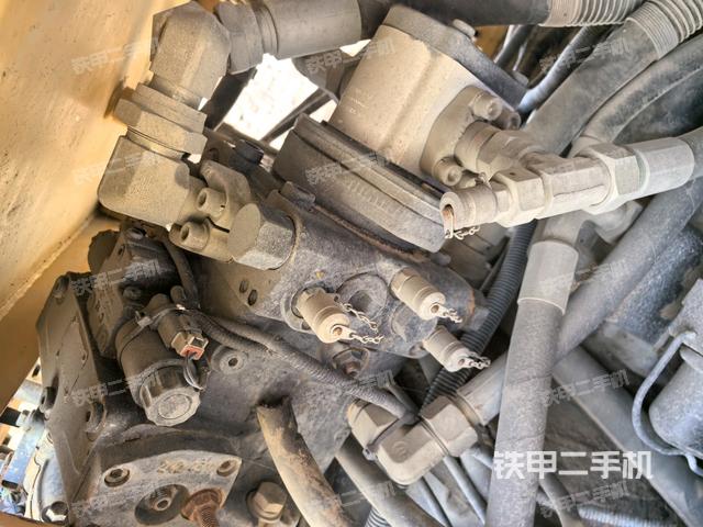 柴油泵全景（壓路機(jī)發(fā)動(dòng)機(jī)艙）